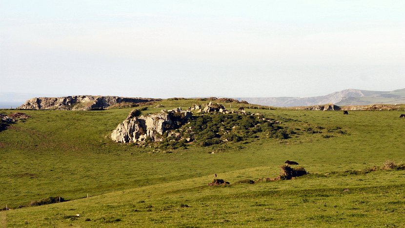 Mound at Tintagel 2006-06-05@1038-24